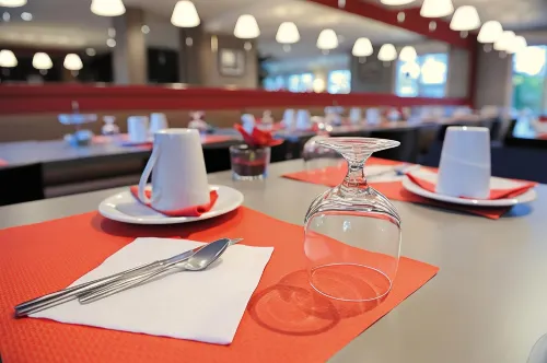 Appart Hôtel - Séjours et Affaires / Résidence étudiante - Les estudines Créteil Le Magistère Restauration Photos