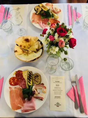 Parkdale Motor Inn Dining Photos