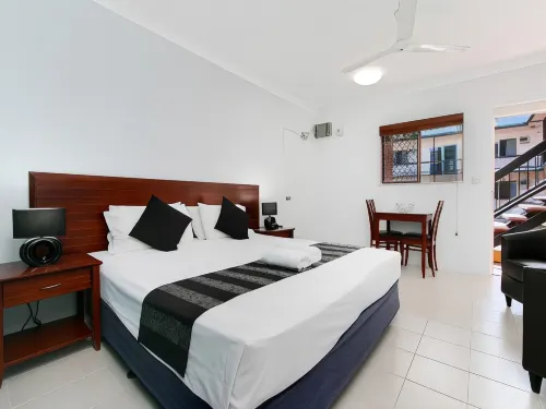 Cairns City Palms Photos