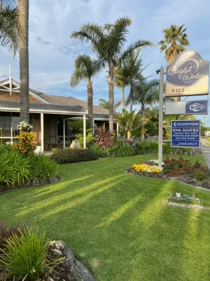 Coastal Waters Motor Inn Exterior Photos