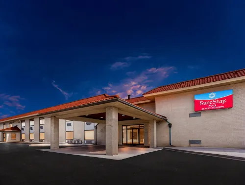 SureStay Plus by Best Western Windsor Extérieur Photos