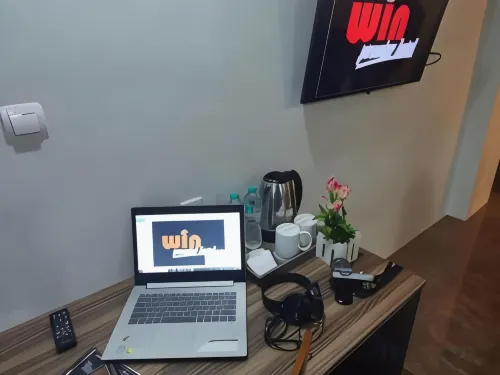 Win Premier Mangga Besar Area Publik Photos