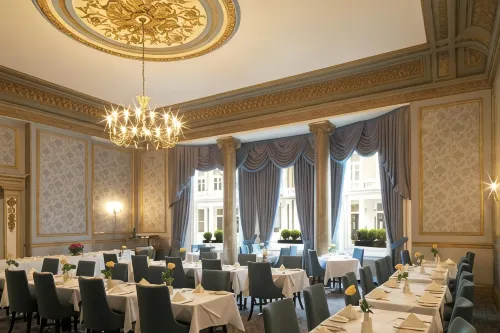 Gem Strathmore Hotel Dining Photos