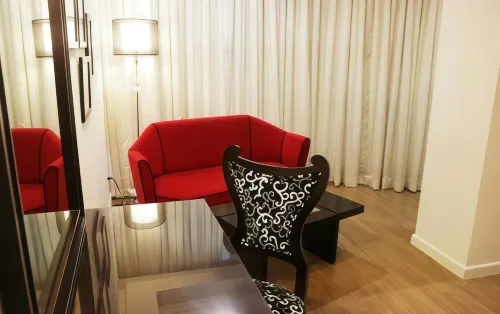 Queen Margarette Hotel - Downtown Rum Photos