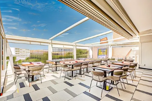 Warmthotel Restauration Photos