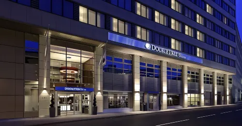 DoubleTree by Hilton London Victoria Exterior Photos