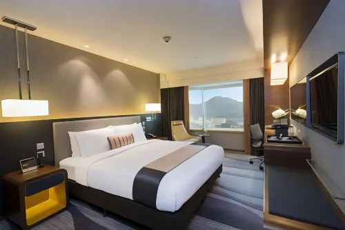 Royal Plaza Hotel Photos