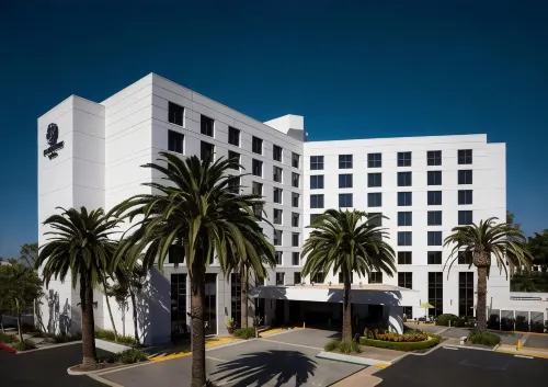 DoubleTree by Hilton Irvine Spectrum Exterior Photos