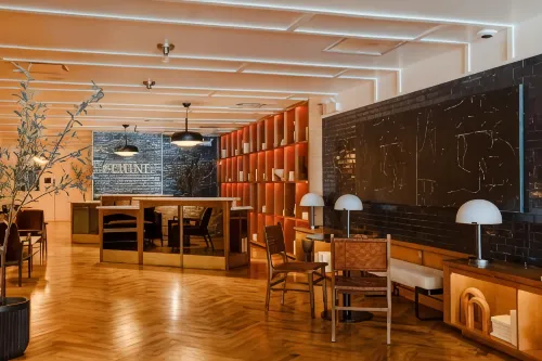 Found Hotel Chicago River North Public Areas Photos
