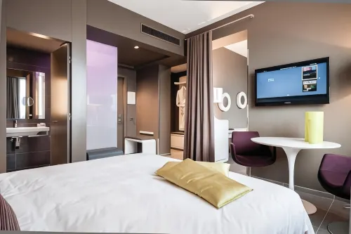 8Piuhotel Photos