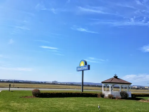 Days Inn by Wyndham Windsor Locks / Bradley Intl Airport Near Hotel Photos