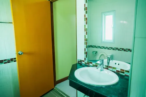 First and Frang Hotel - Koh Phangan Huoneet Photos