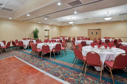 Crowne Plaza Silicon Valley N - Union City Dining Photos