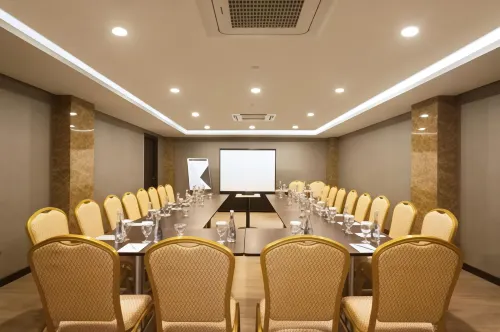 Verse Lite Hotel Gajah Mada Geschäftseinrichtungen Photos
