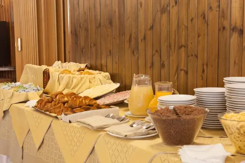Auto Park Hotel Dining Photos