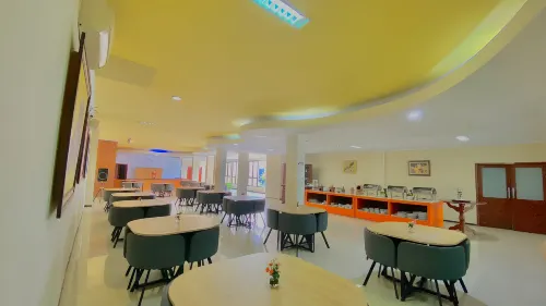 Pia Hotel Cirebon Spisning Photos