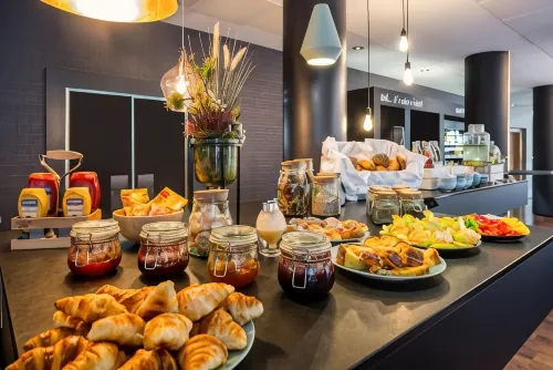 Mercure Hotel Berlin Zentrum Dining Photos