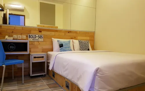 Bold Hotel Jakarta Zimmer Photos
