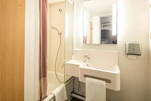 B&B HOTEL Grenoble Université 1 Rooms Photos