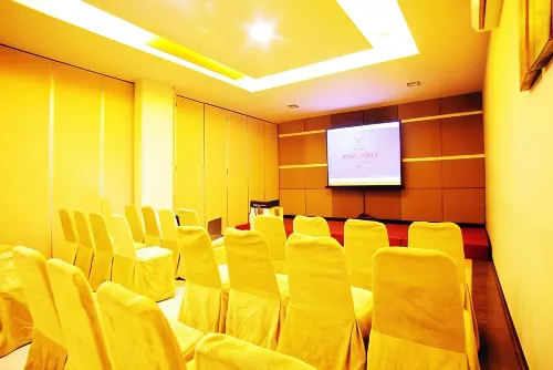 Avira Hotel Makassar Fasilitas Bisnis Photos