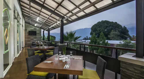 The Rizen Hotel Makanan Photos