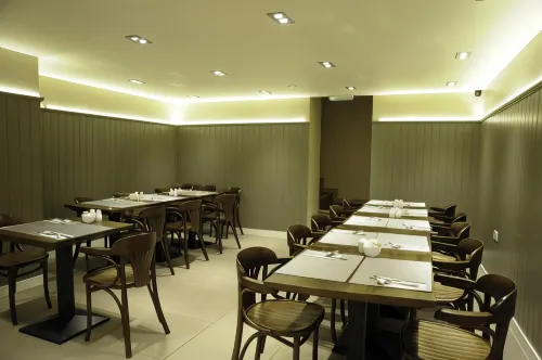 Kings Cross Inn Hotel Restauration Photos