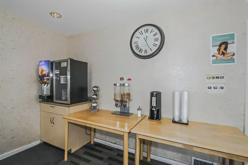 Canadas Best Value Inn Chinook Station Public Areas Photos