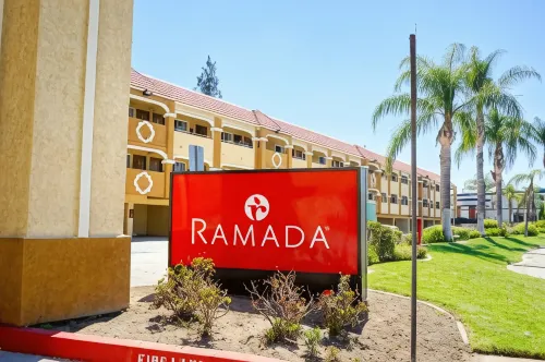 Ramada by Wyndham Ontario Esterni Photos