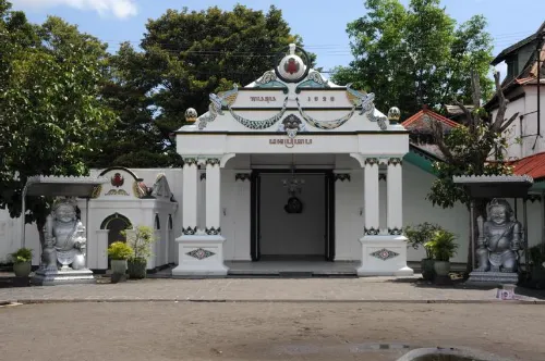 Hotel Puspo Nugroho Malioboro Yogyakarta Exterior Photos