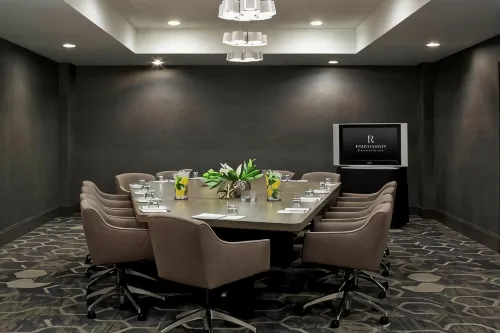 Renaissance St. Louis Airport Hotel Business Facilities Photos