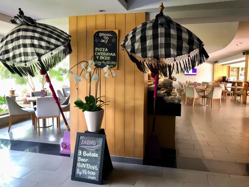Quest Hotel Kuta Bali  by Aston Общественные зоны Photos