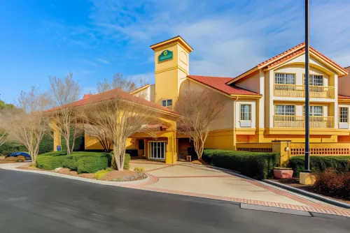 La Quinta Inn & Suites by Wyndham Raleigh Durham Airport Exterior Photos