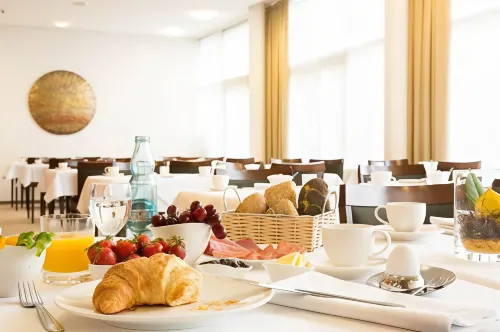 ACHAT Hotel Corbin München Airport Mahlzeiten Photos