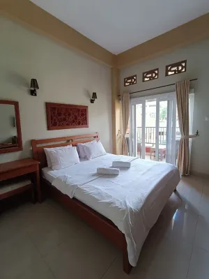 Urbanview Hotel Syariah Insani Cisarua Puncak Photos