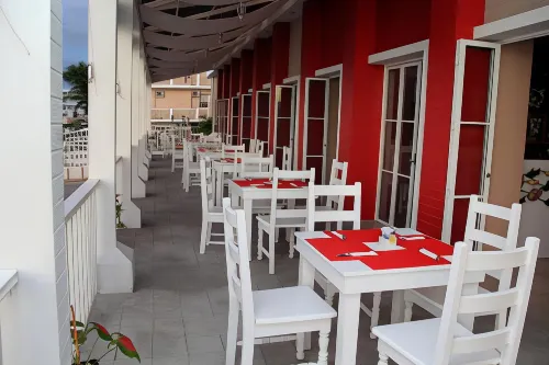 Ramada by Wyndham Tikal Isla de Flores Dining Photos