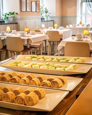 Lady Hamilton Hotel Dining Photos