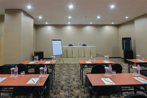 Royal Regantris Cendana Fasilitas Bisnis Photos