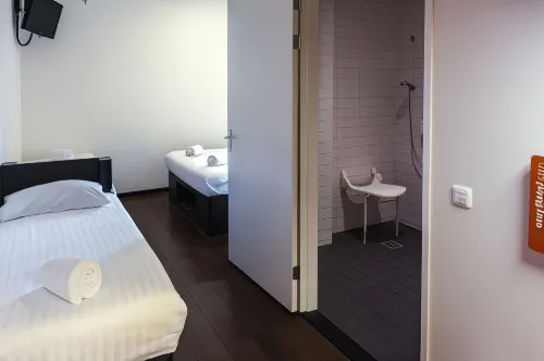 EasyHotel Amsterdam City Centre South Rooms Photos