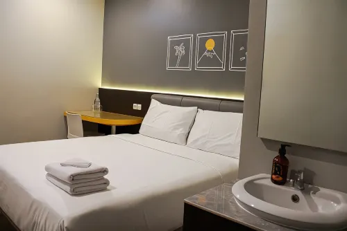 Sunrise Hotel Kudus Kamar Photos