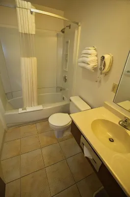 Super 8 by Wyndham Elko Rooms Photos