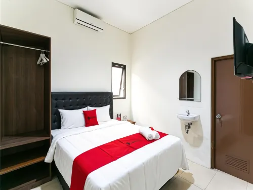 RedDoorz @ Urip Sumoharjo Solo Kamar Photos