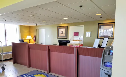 Days Inn by Wyndham Windsor Locks / Bradley Intl Airport Public Areas Photos