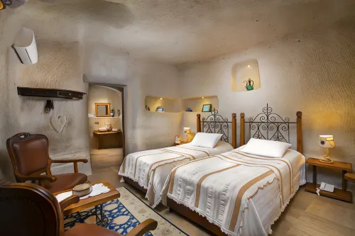 Terra Cave Hotel Zimmer Photos