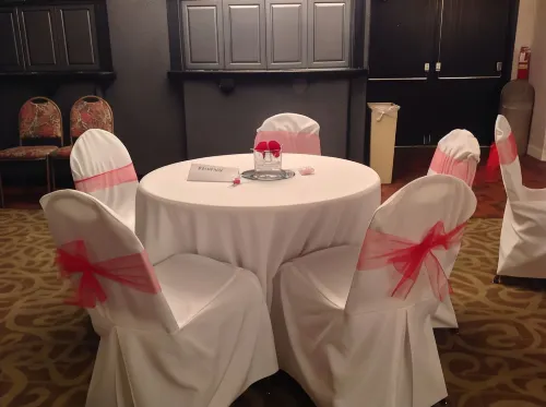 Glendale Express Hotel Restauration Photos