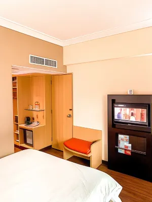 Tamarin Hotel Jakarta Manage by Vib Hospitality Management Kamar Photos