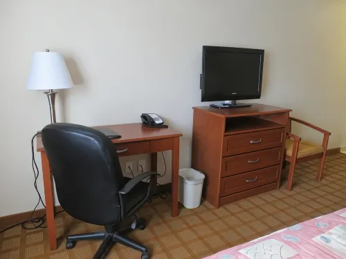 Super 8 by Wyndham Abbotsford BC Photos