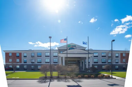Holiday Inn Express & Suites Chester-Monroe-Goshen Featured Photos