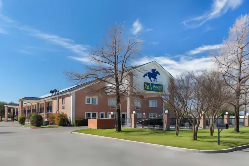 Baymont by Wyndham Willow Park Exterior Photos