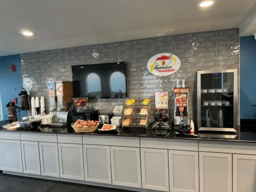 Super 8 by Wyndham Morton Grove/Chicago Dining Photos