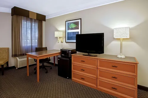 La Quinta Inn & Suites by Wyndham Tucson Airport Rooms Photos